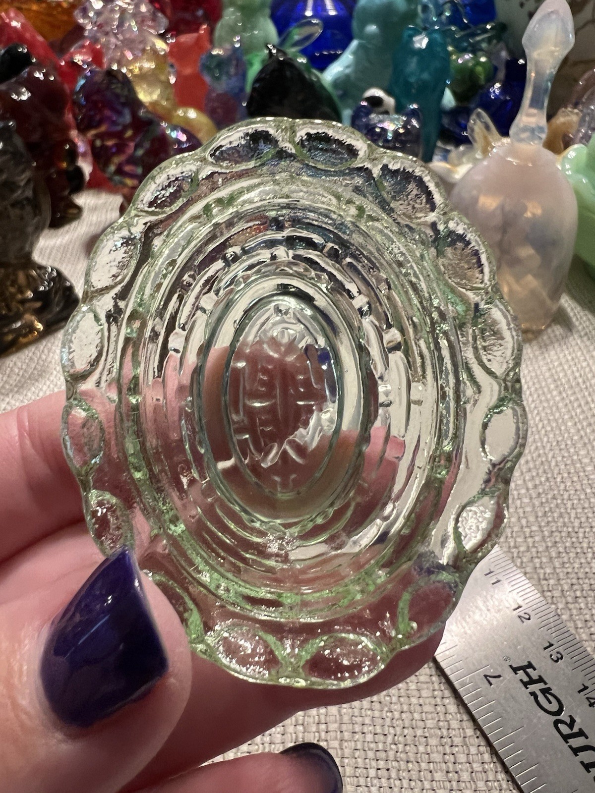 Vintage Westmoreland / Rosso Light Green Glass hen on nest Glows Under UV Light