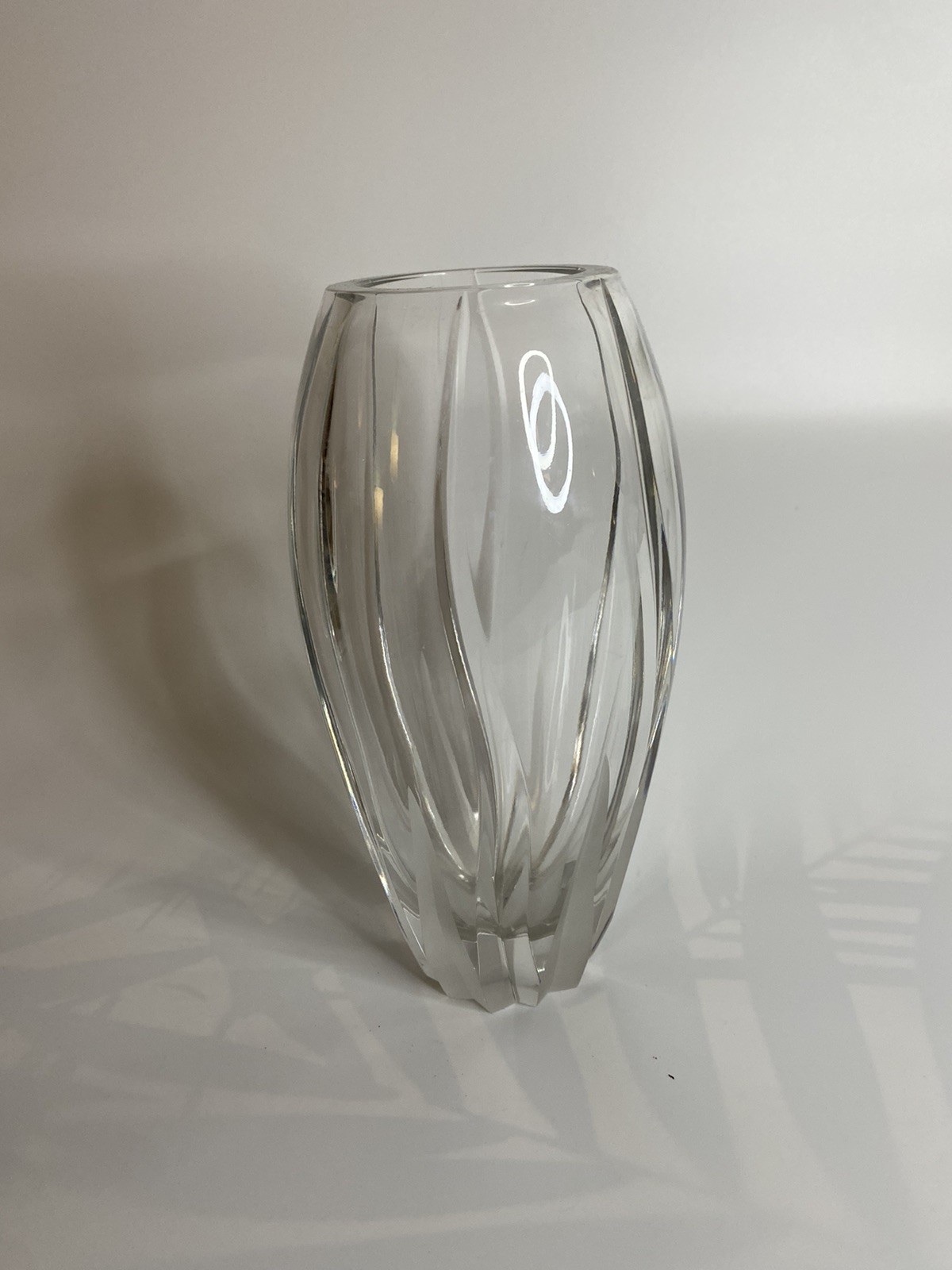 MIKASA FLAME D’AMORE Crystal 7-1/4″ Flower Vase frosted and clear swirl cut