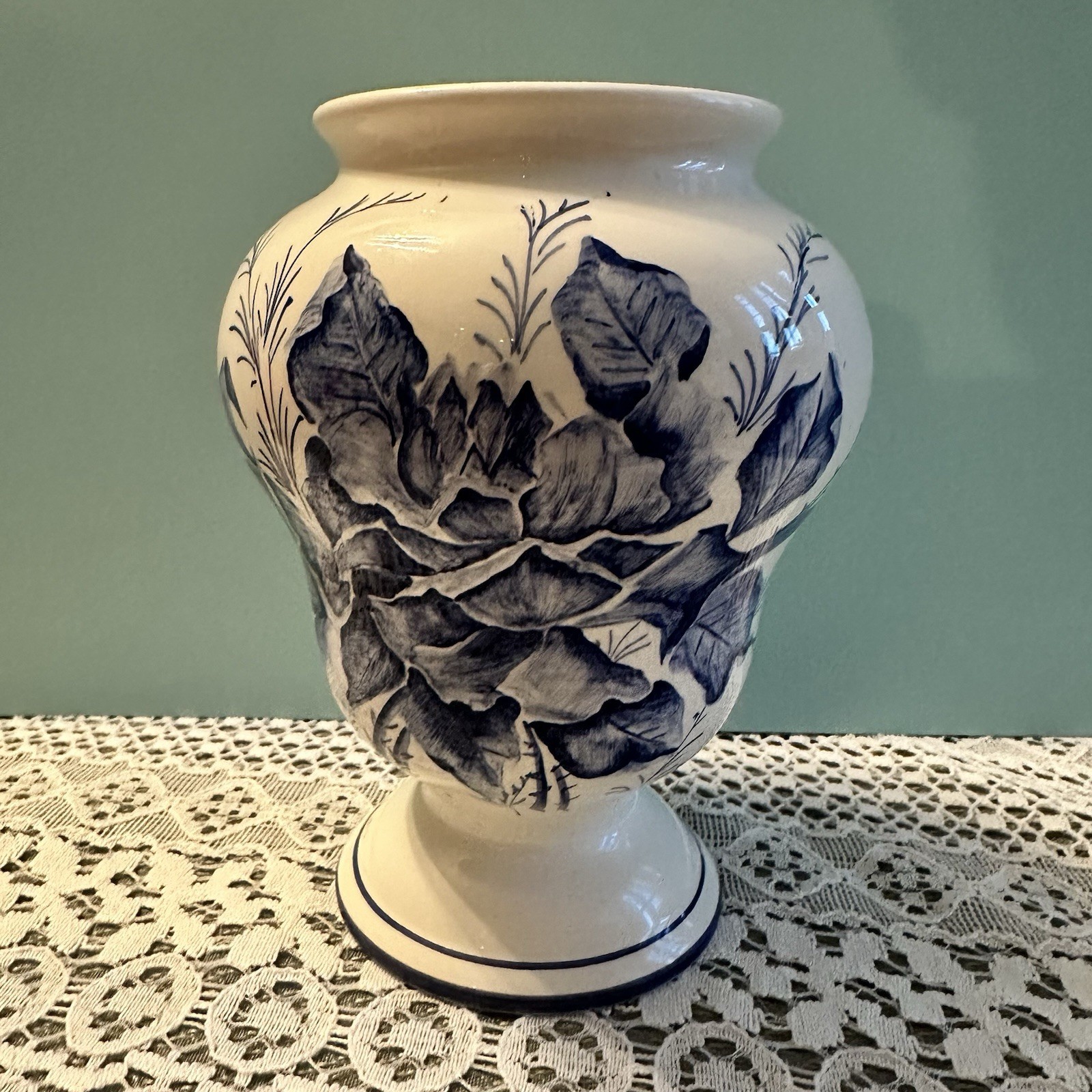 Italian Hand Painted Blue And White Vase Signed 6 Inches Made In Italy