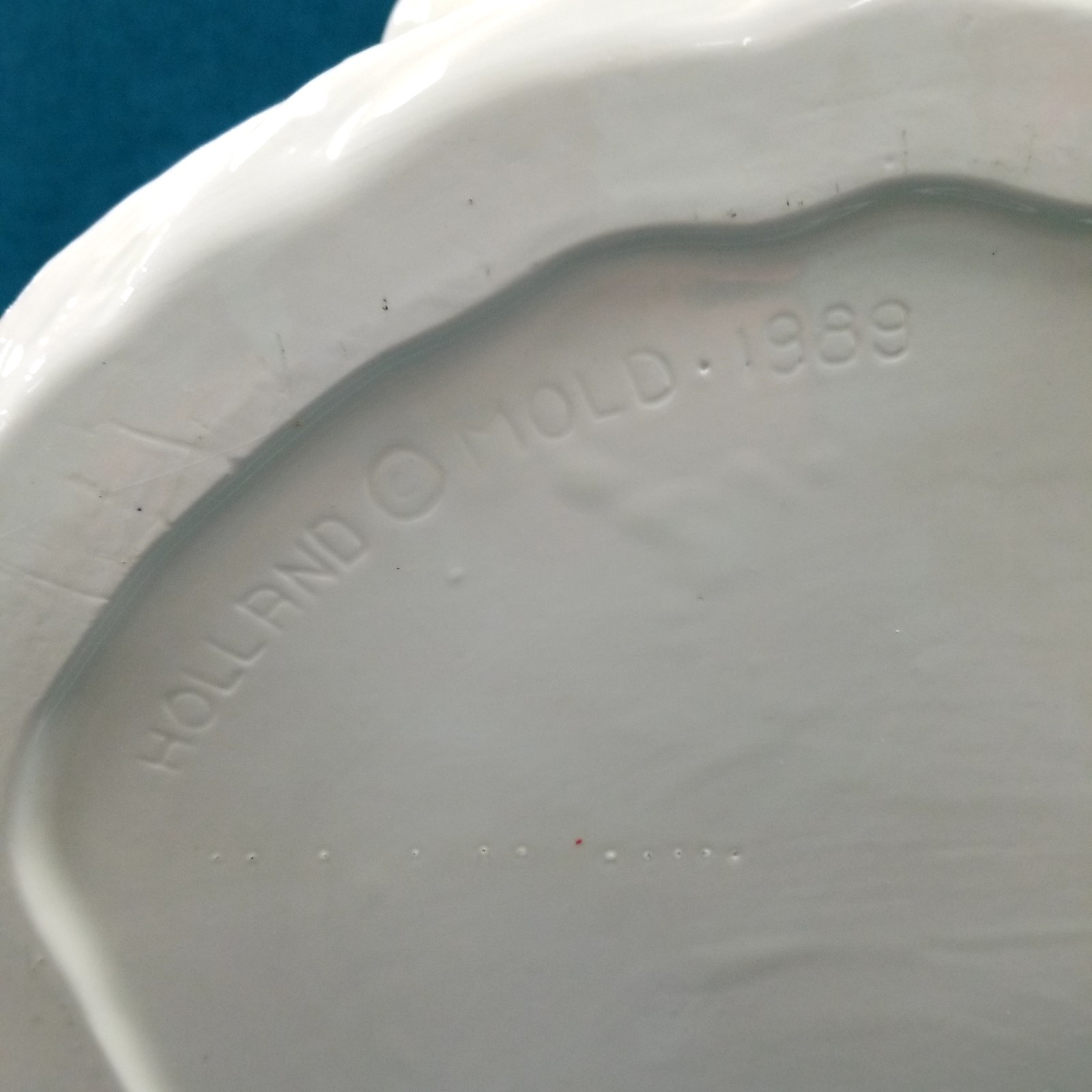 VTH HOLLAND MOLD 1989 Pottery Ceramic Basket Weave Basket White Centerpiece 14″
