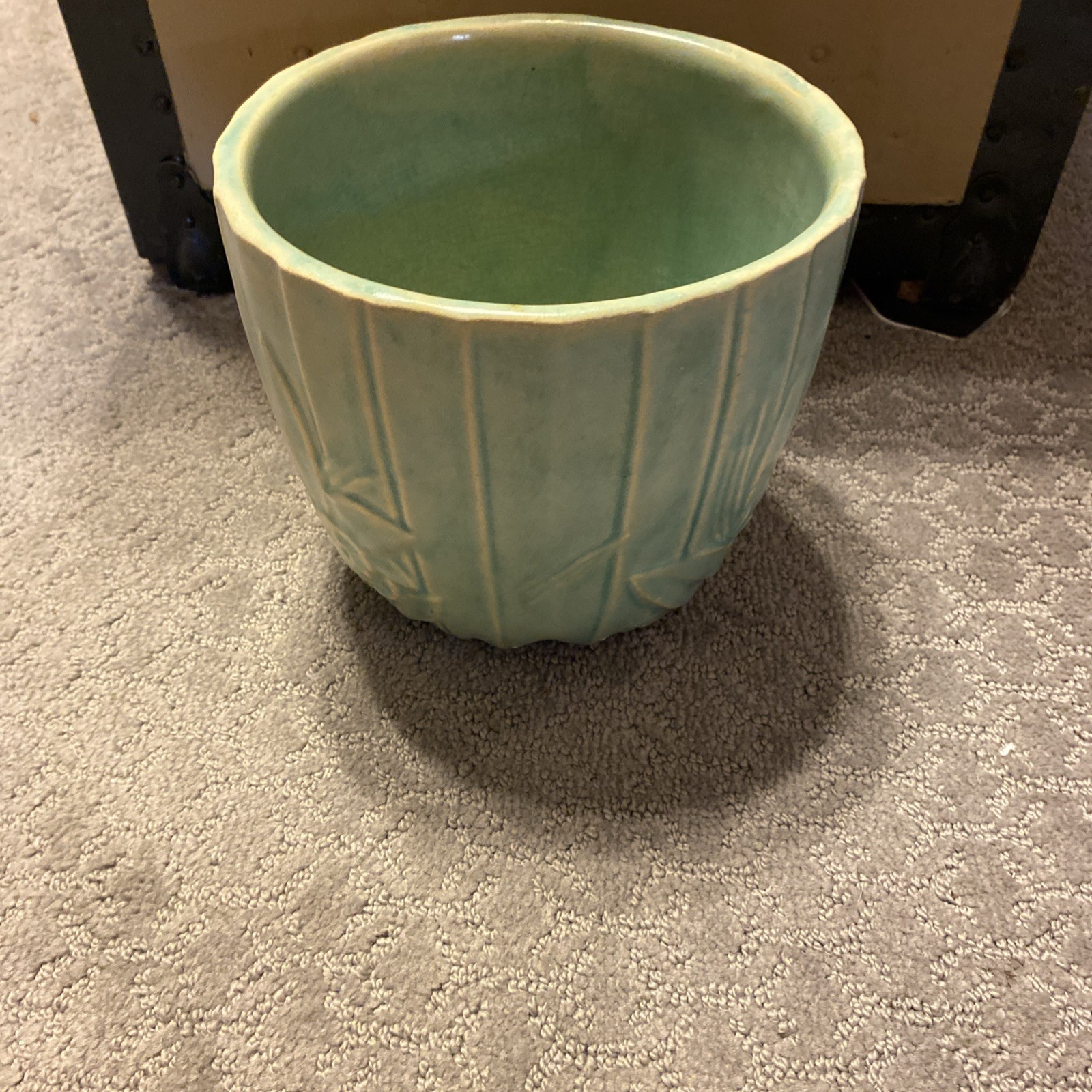 McCoy Leaves & Berries Jardiniere Matte Green ” 1940’s-1950’s 6.5” x 7.25” #K