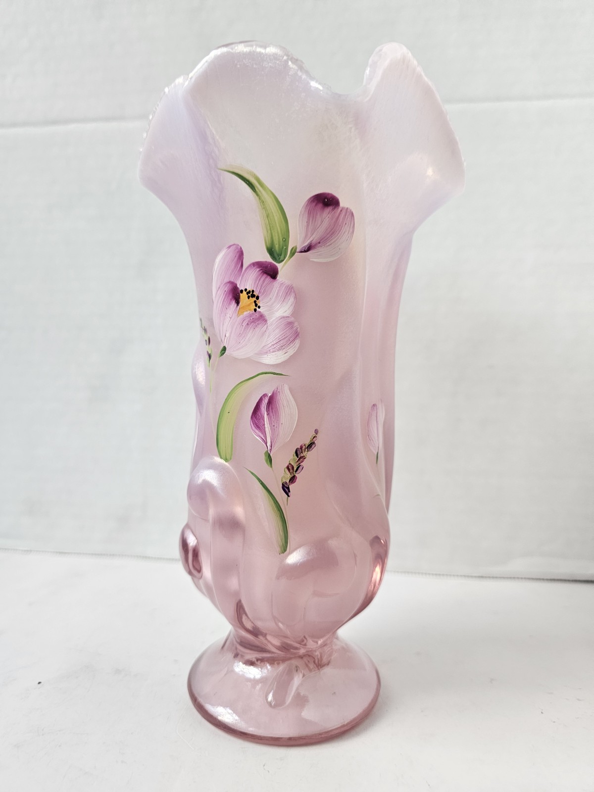 Fenton 2005 Tulip Rosemilk Opalescent Glass Swung/hankercheif Vase Signed