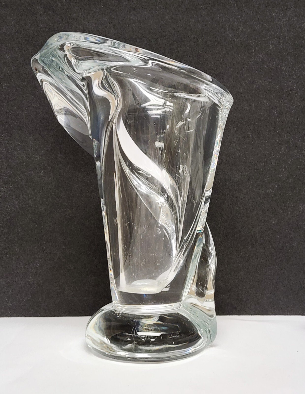 Art Vannes Le Chatel Calla Lily Vase 7.5″ Clear French Glass Crystal Modernist