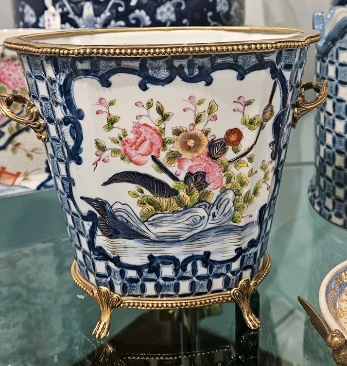 GARDEN TRELLIS FLORAL PORCELAIN PLANTER/CACHEPOT WITH BRONZE ORMOLU-8.5”L