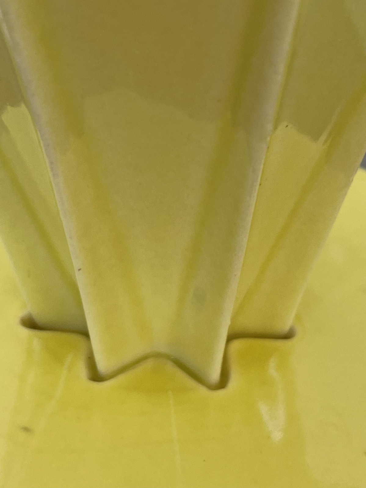 MCM RED WING POTTERY PRISMATIQUE GEOMETRIC PEDESTAL PLANTER YELLOW & WHITE 6.5″