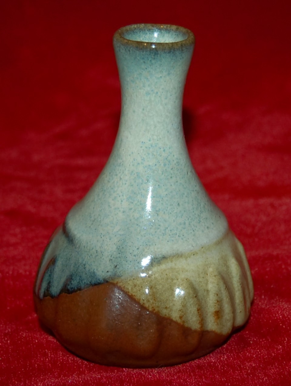 VINTAGE American Pottery Robert Maxwell BUD VASE 4 1/2″H Made in USA c.1970’s
