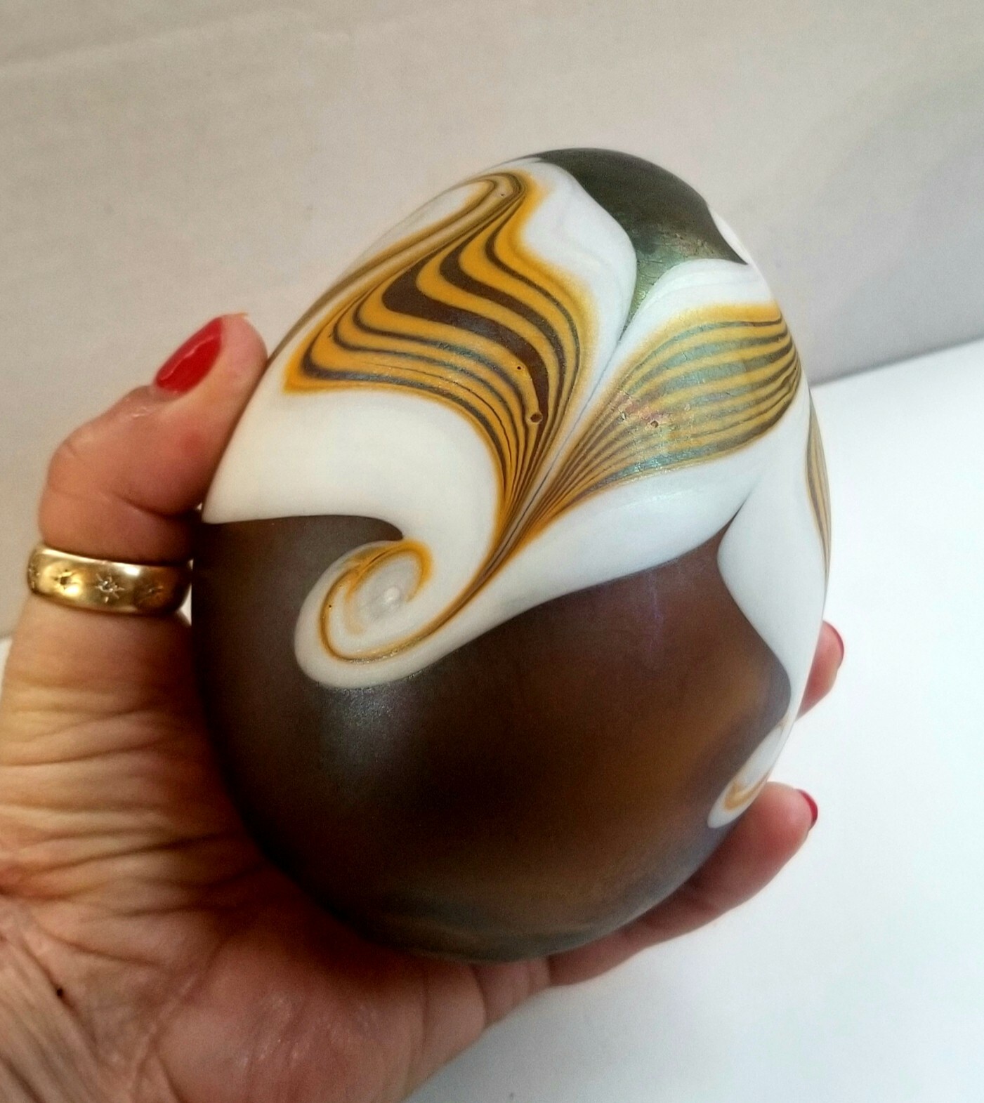 Vintage Vandermark Studio Art Glass Egg White Yellow & Brown 4.75” Tall