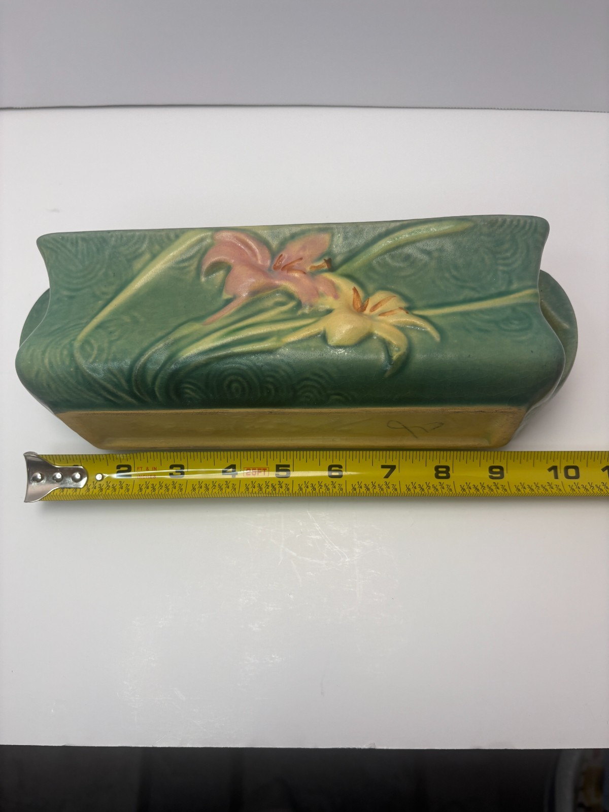 Roseville pottery 1393-8 Green Zephyr lily window box planter