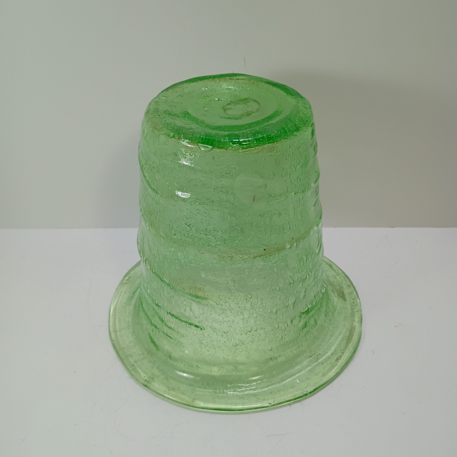 7″ Consolidated Catalonian Hat Shaped Uranium Wavy Vase Lots Of Bubbles GLOWS”