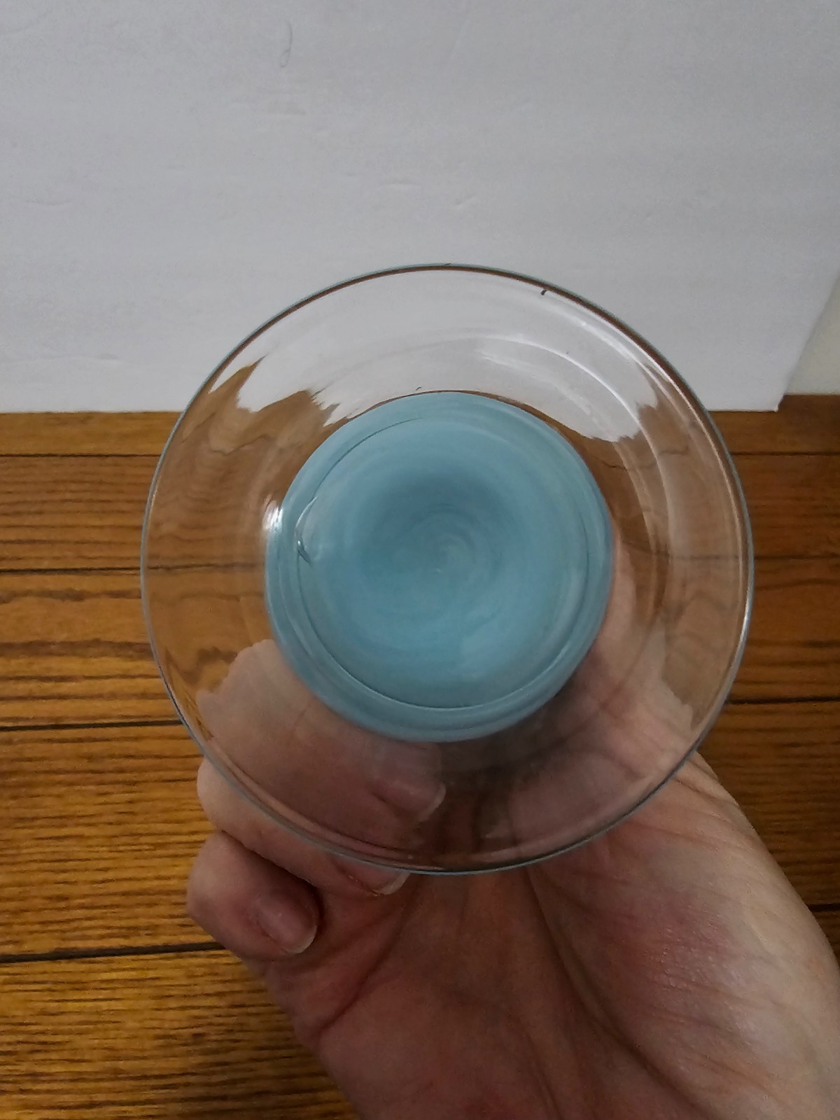 VINTAGE HAND BLOWN GLASS BUD VASE (DALIEN GLASS CO.) 1960