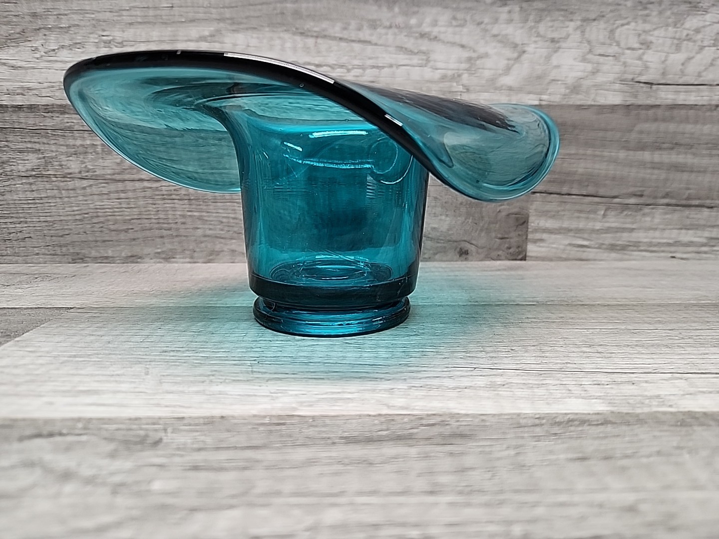 L.E. Smith Art Glass Hand Blown Teal Blue Glass Top Hat Vase 7-1/2″ W x 3-3/4″ H