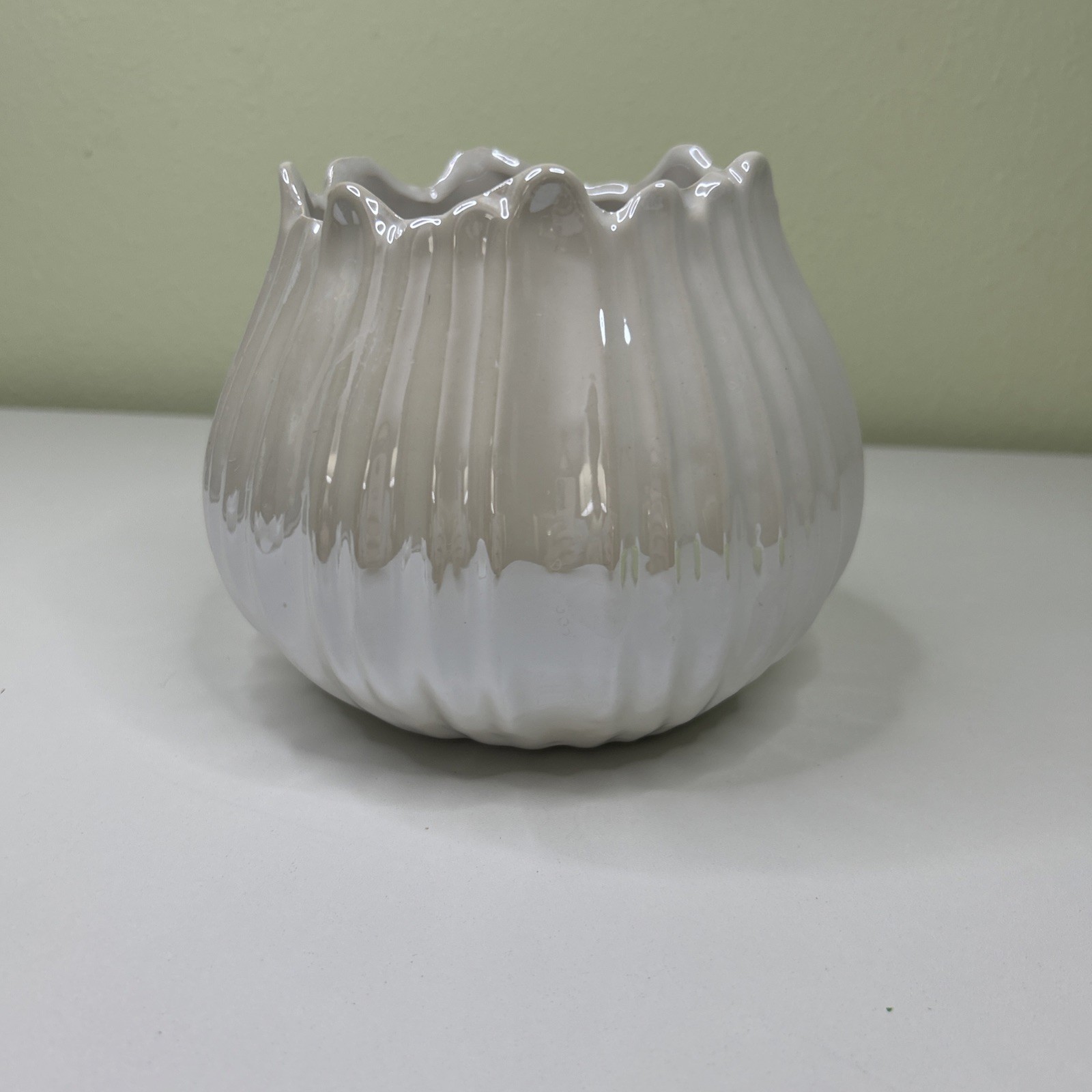 Glossy Beautiful White Ceramic Round Planter Or Vase 5”Hx7”W 4” Top Opening
