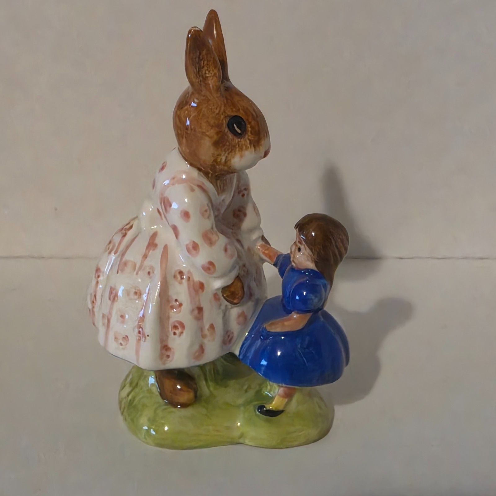 Royal Doulton Dollie Bunnykins Play Time Figurine DB8 VTG 1972 1st Ed