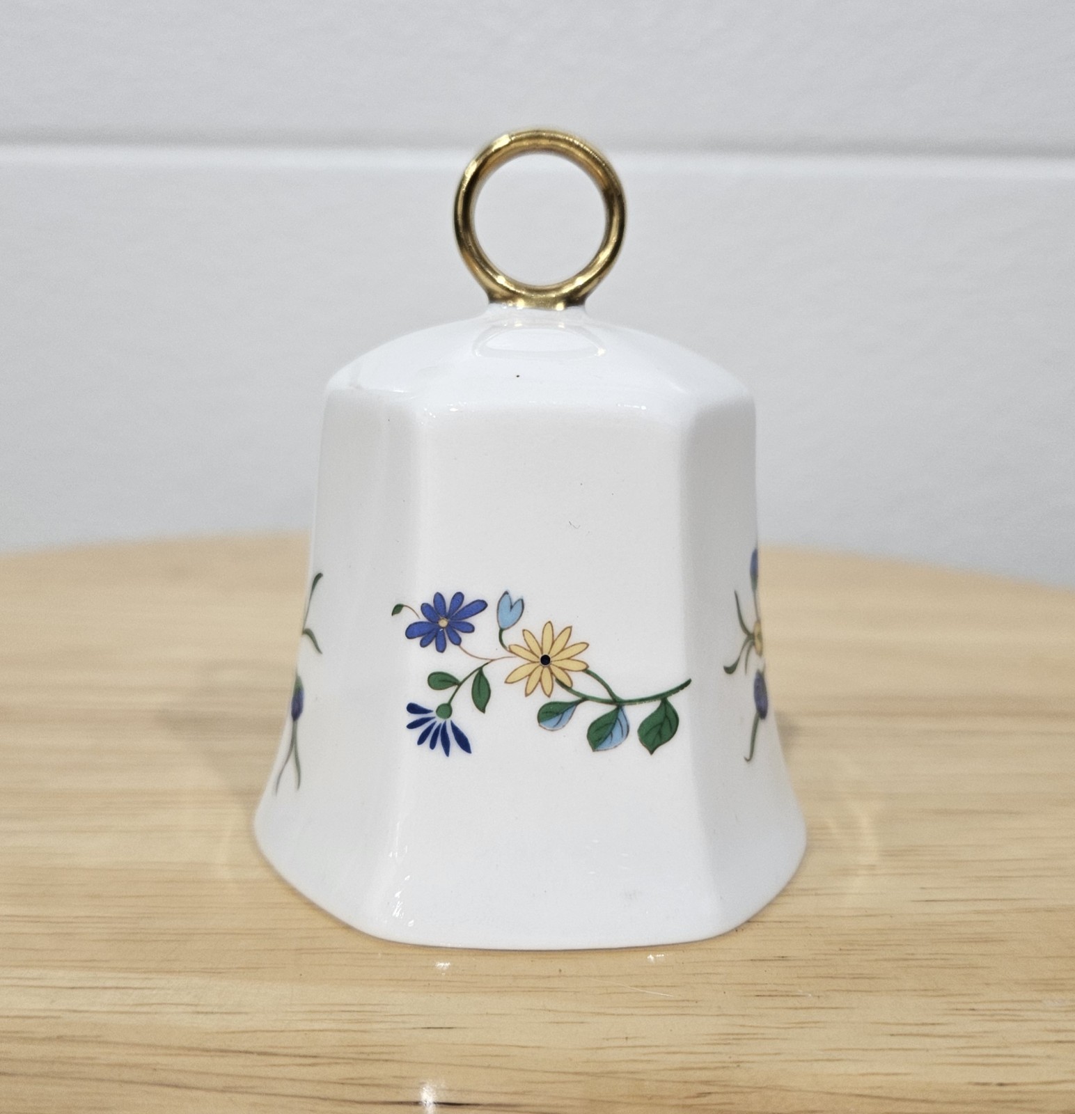 Vintage Marlina Aynsley Bell Fine Bone China Porcelain 3.25″ Made In England