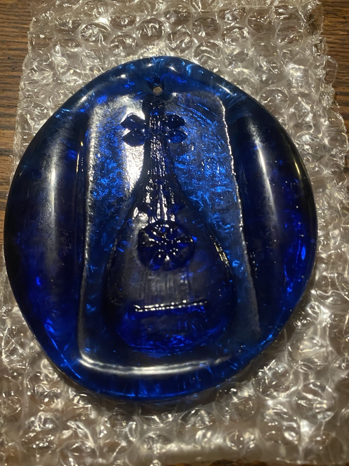 Museum of Fine Arts Boston, Deep Blue Glass Lute Sun Catcher, New.