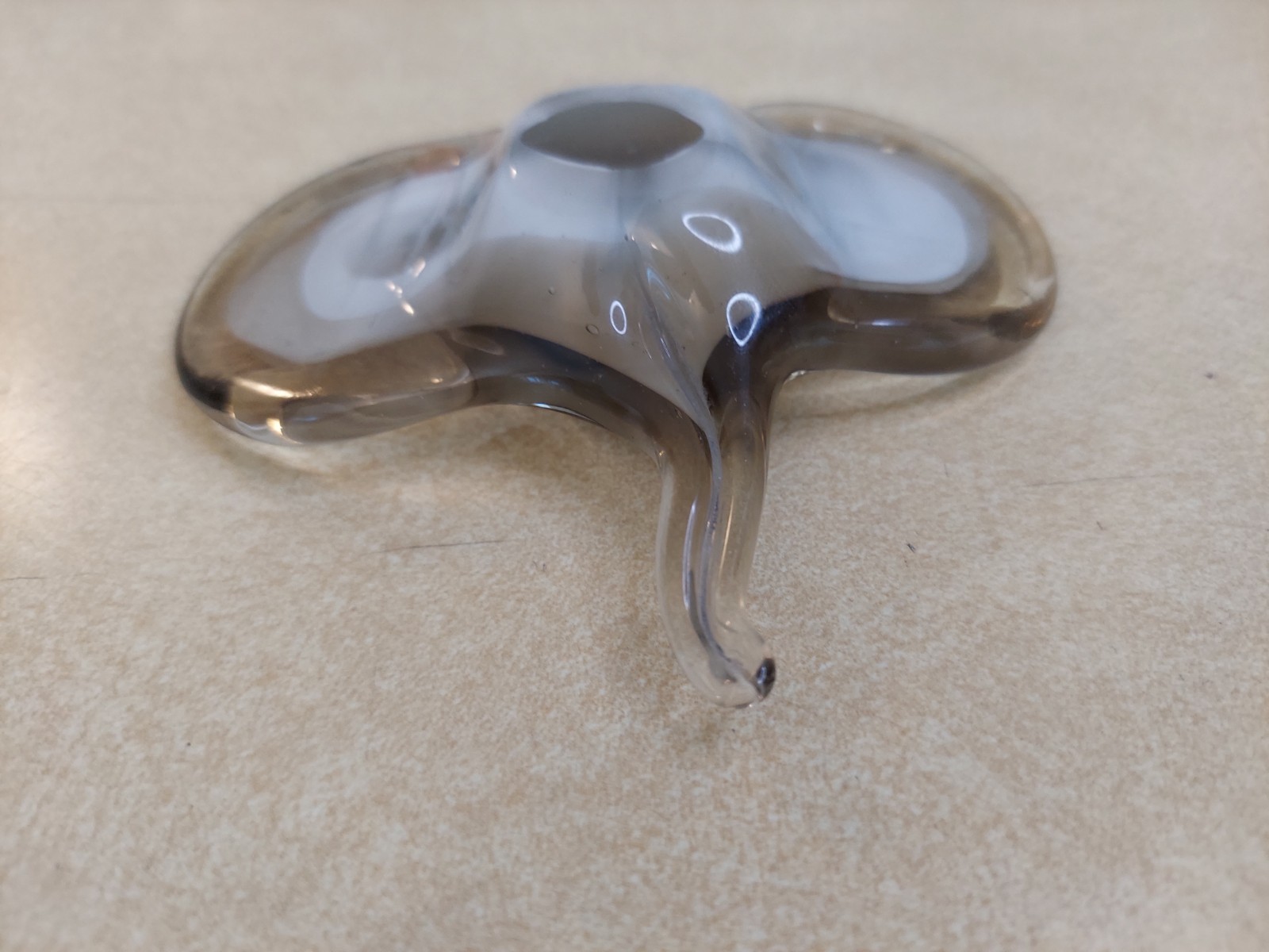 Hand Blown Art Glass MANTA STINGRAY Fish Paperweight Sculpture Black Gray Clear