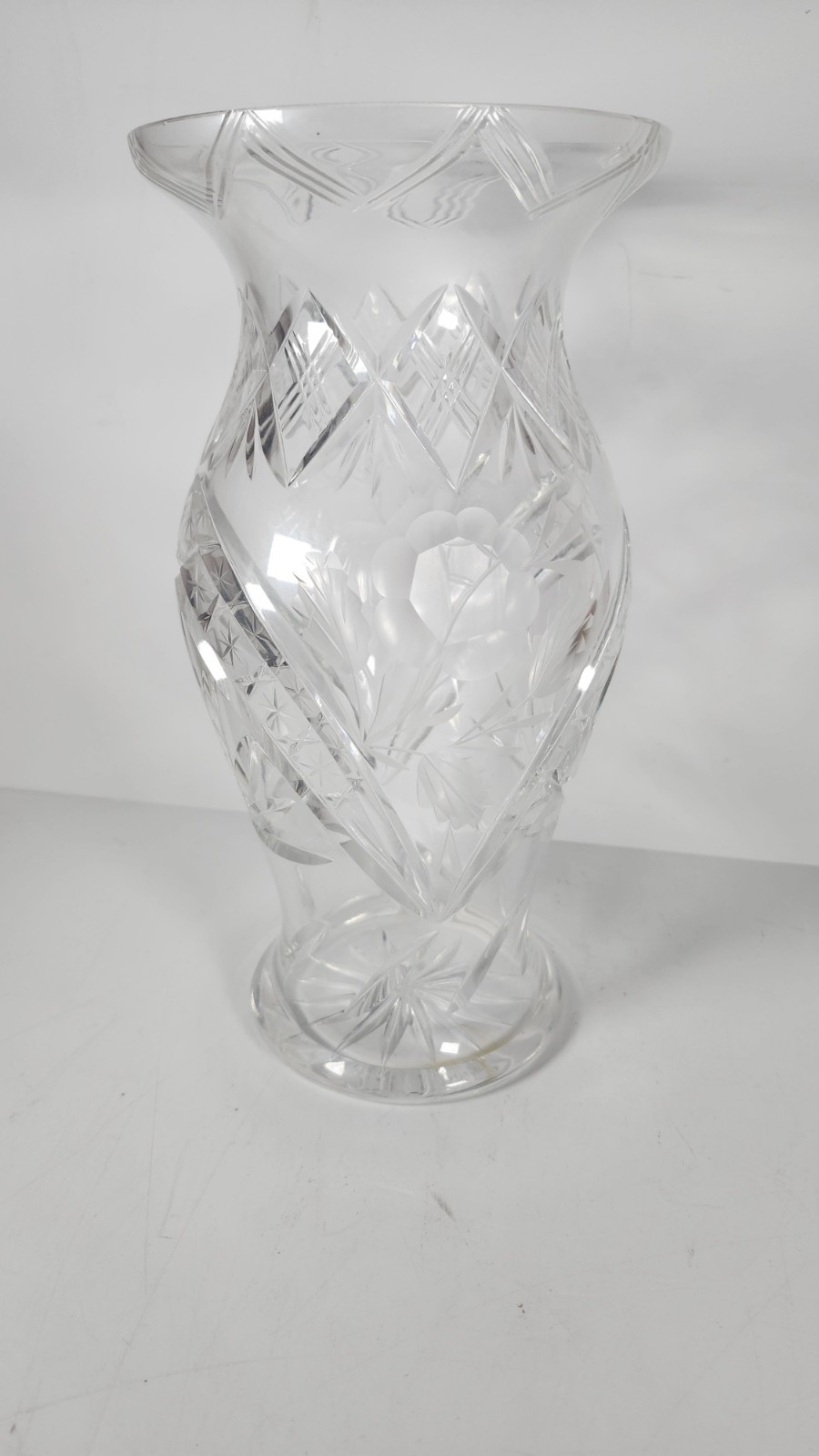 Large 10 3/4″ Cut Glass Crystal Vase Clear Floral Etched Starburst VTG Stunning!