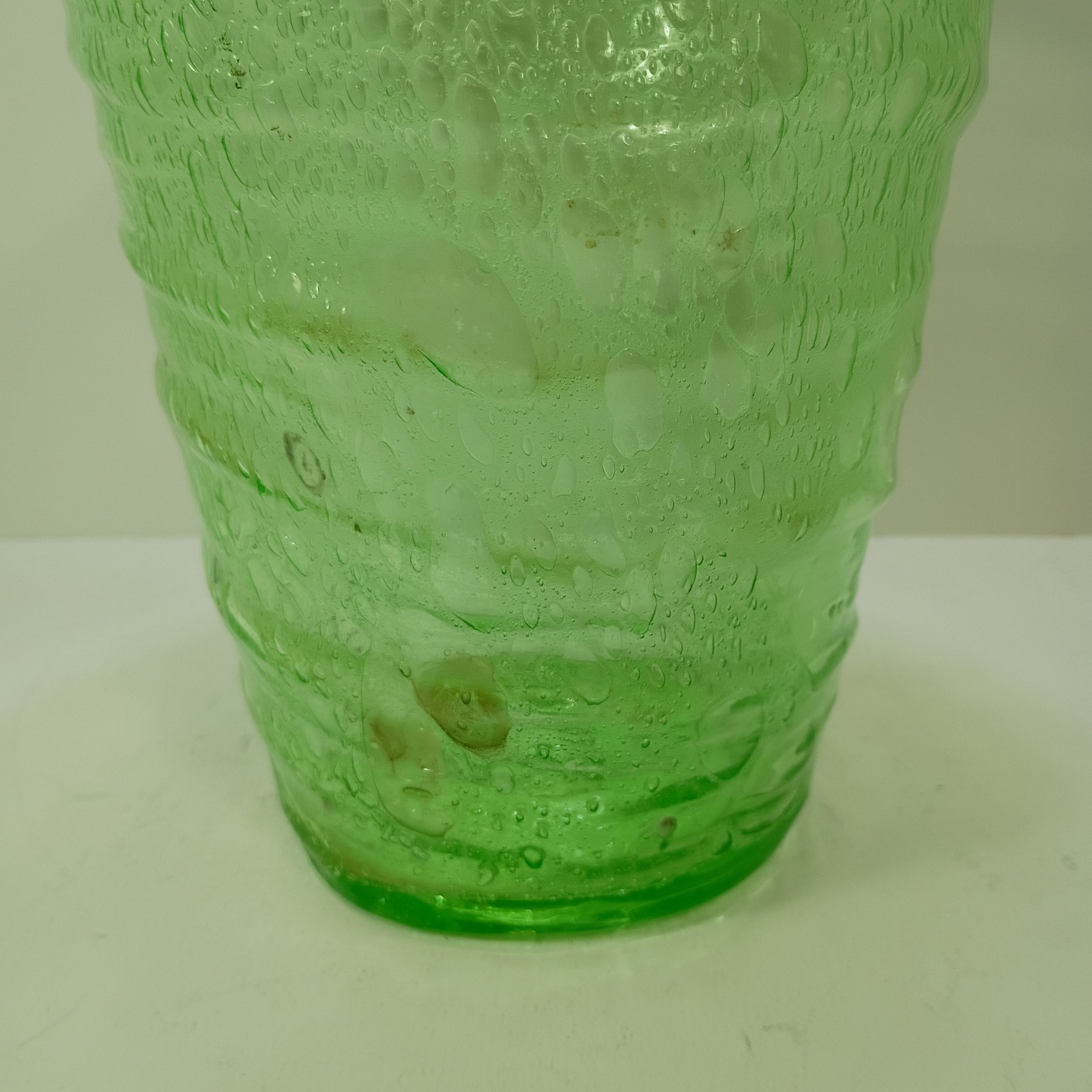 7″ Consolidated Catalonian Hat Shaped Uranium Wavy Vase Lots Of Bubbles GLOWS”
