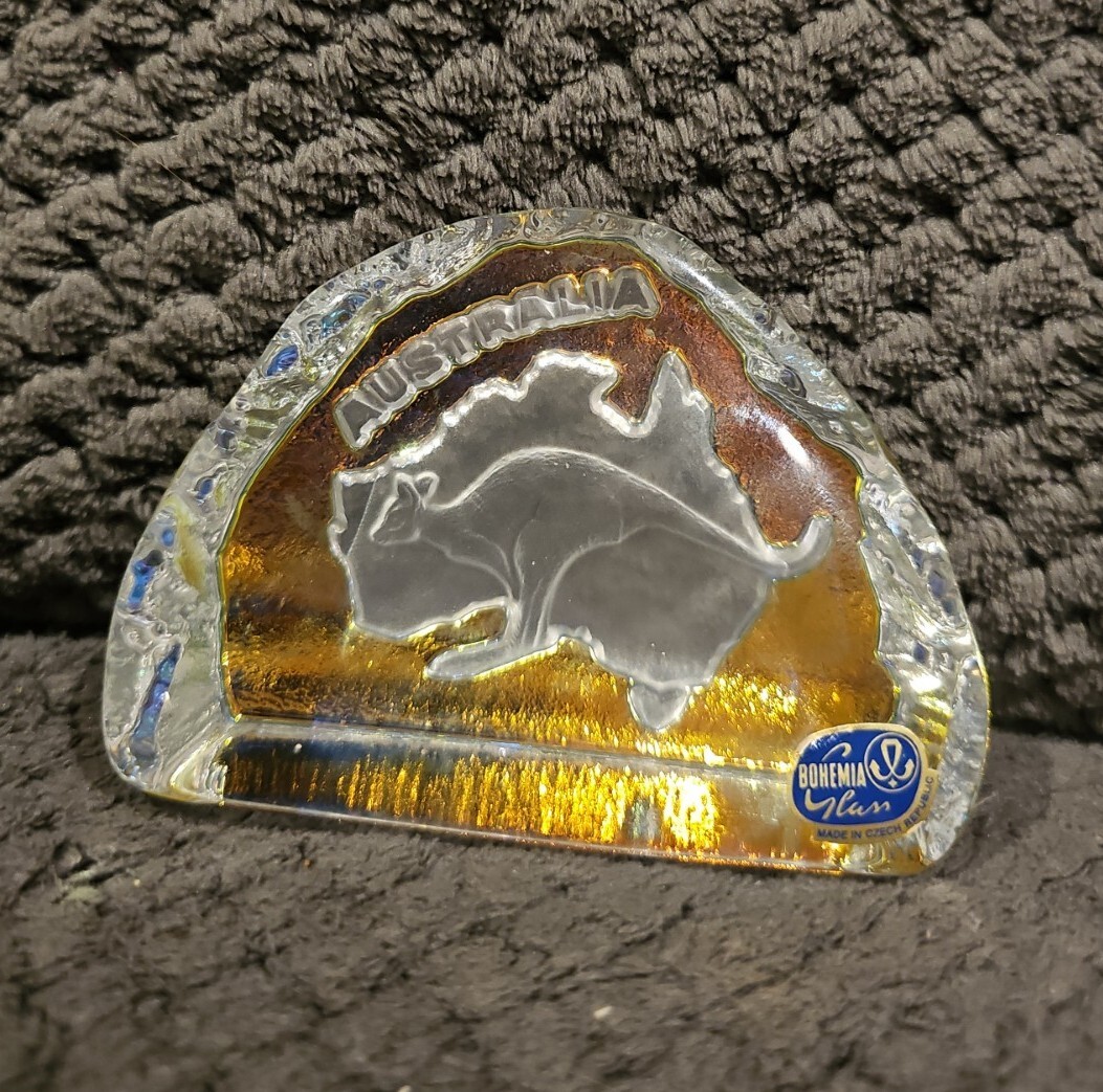 BOHEMIA GLASS PAPER WEIGHT w MAP OF AUSTRALIA & KANGAROO ETCHING Czech Republic