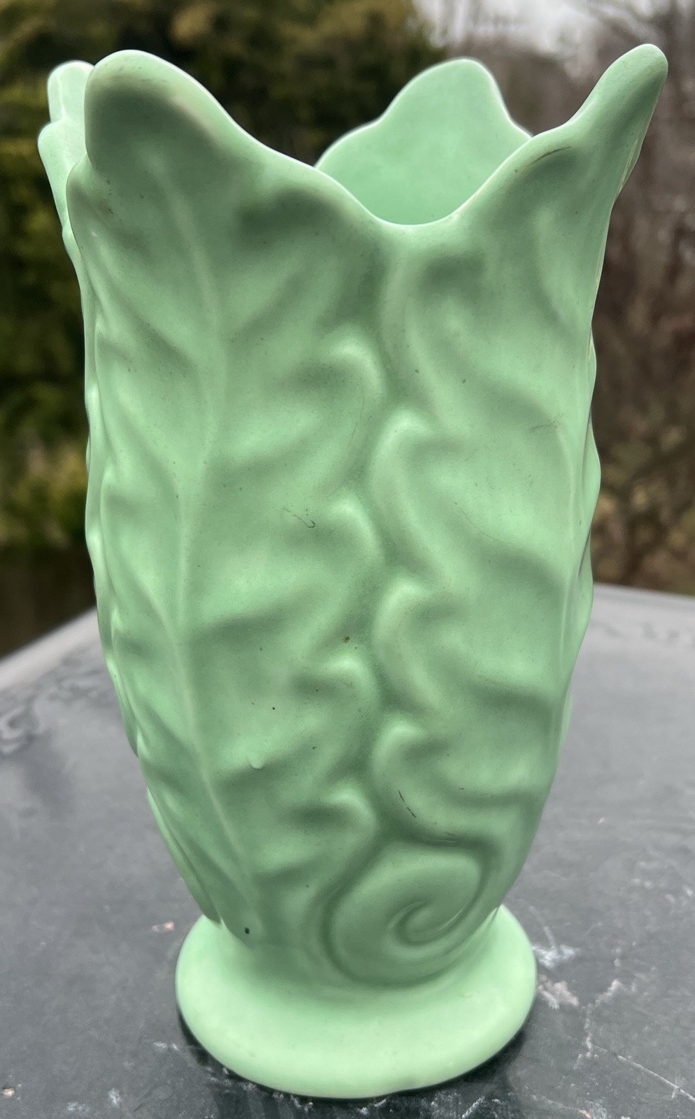 Vtg Jadeite Green Mid-Century 8 3/4″ Art Pottery Leaf Vase – USA
