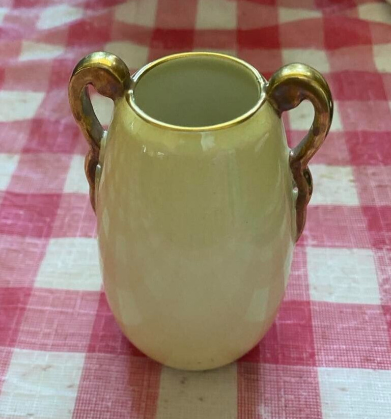 CARLTONWARE UNITED KINGDOM STOKE ON TRENT ENGLAND LUSTRE CARLTON WARE BUD VASE