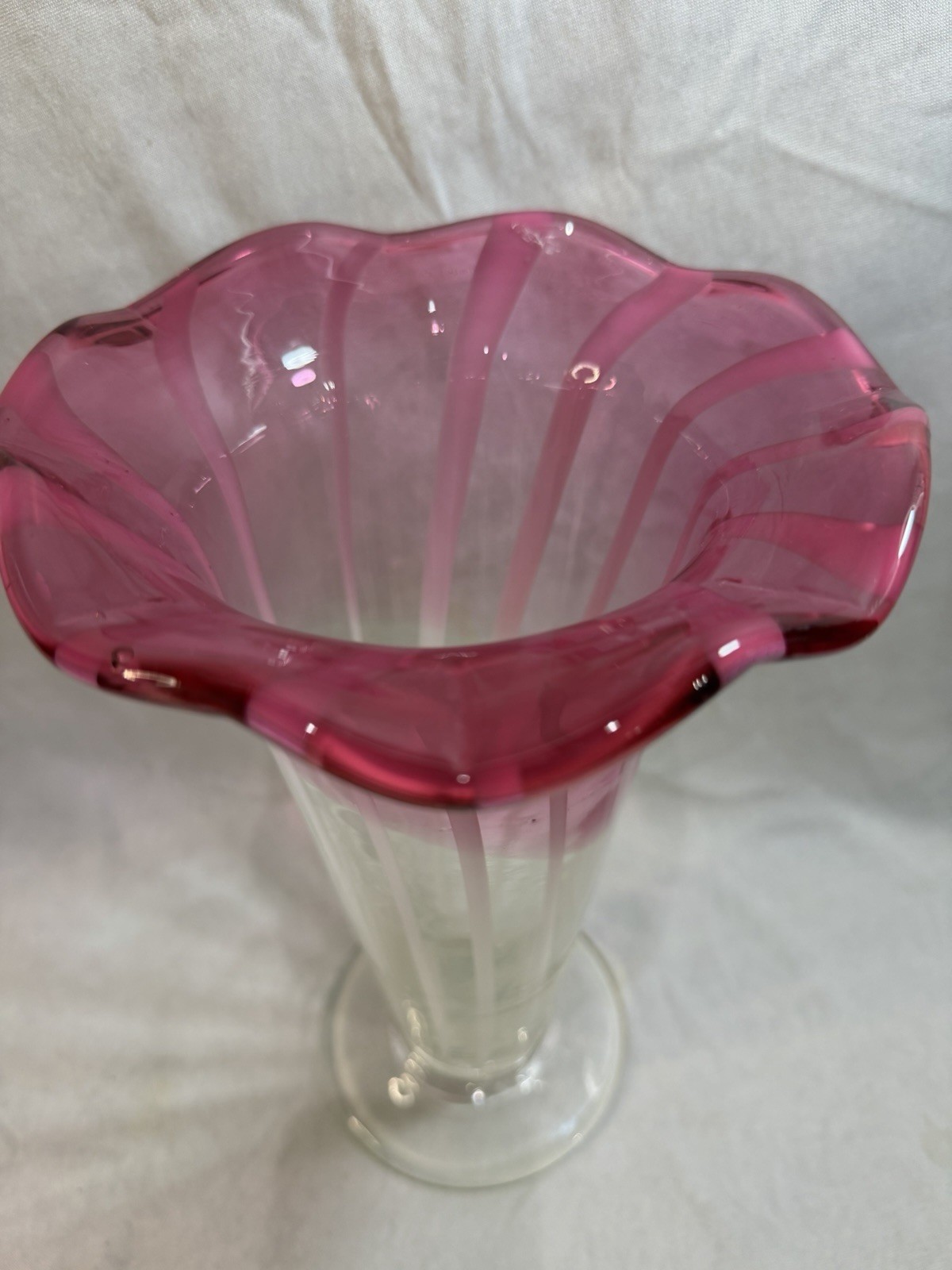 Vtg Hand Blown Art Glass Vase Pink White Pulled Feather Ruffled Rim 10 3/4 in
