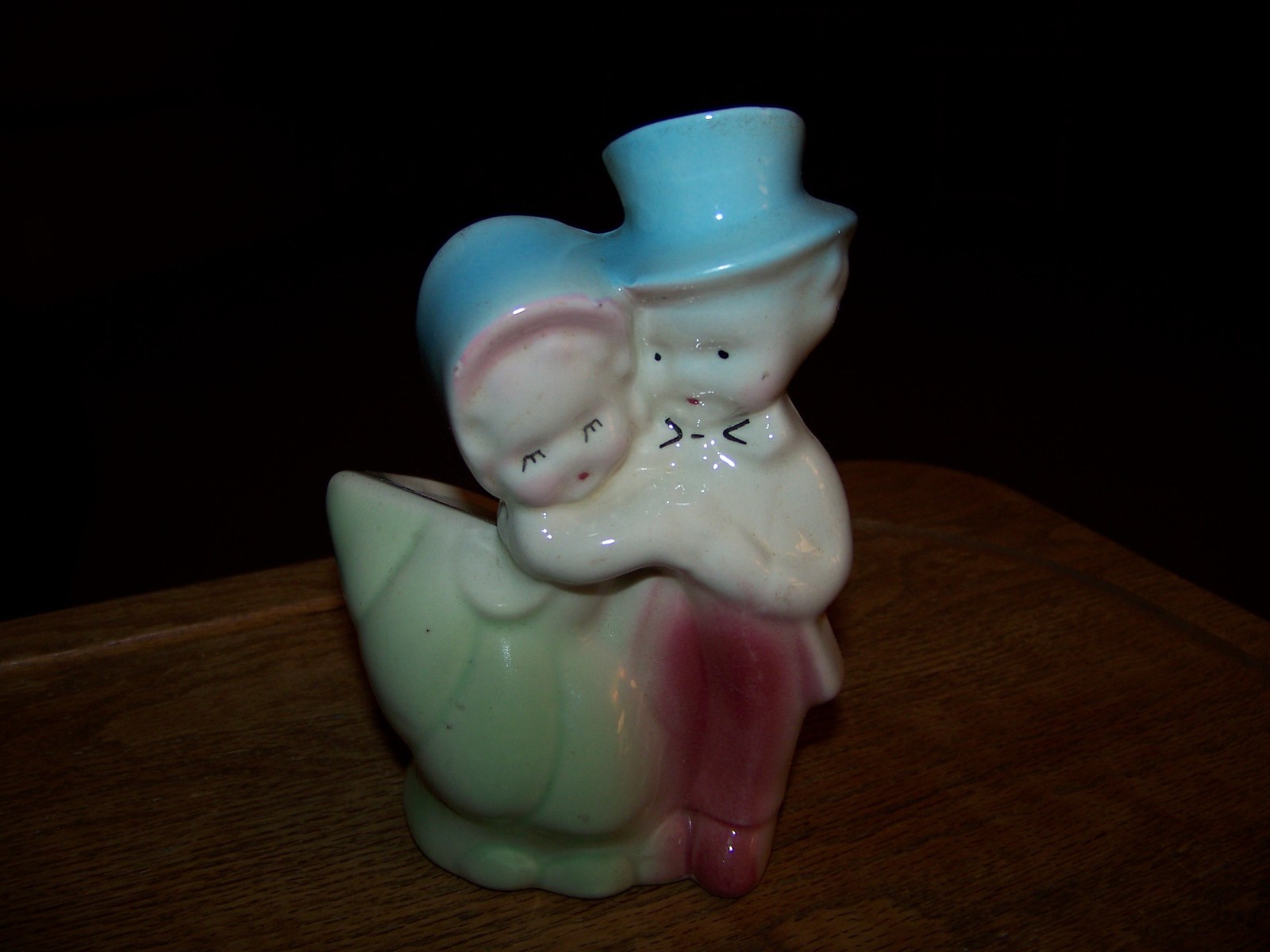 Vtg Shawnee?? Pottery Boy & Girl Dancing Couple Planter White & Pink Clean NIce