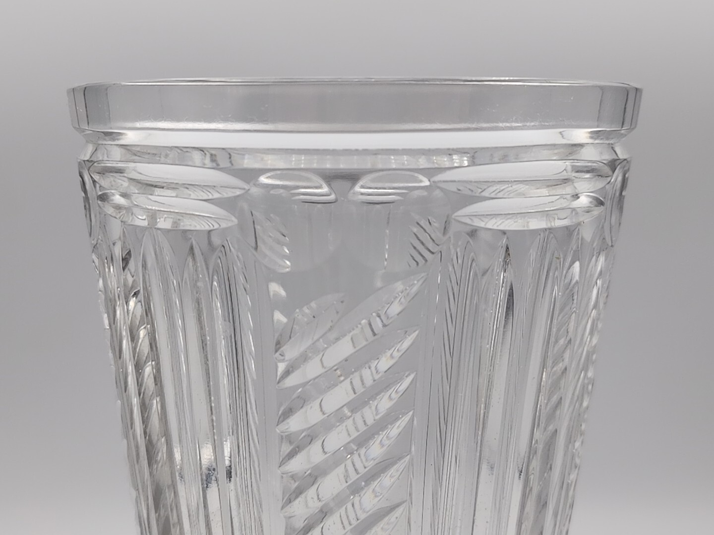 Design Guild Cut Crystal Vase ca 10 1/8″ Tall 5 1/2″ Diameter