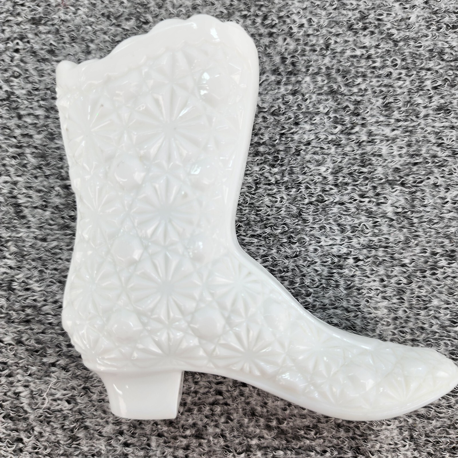 Fenton Milk Glass Boot Small 4″ Vase Figurine White Daisy Button Pattern