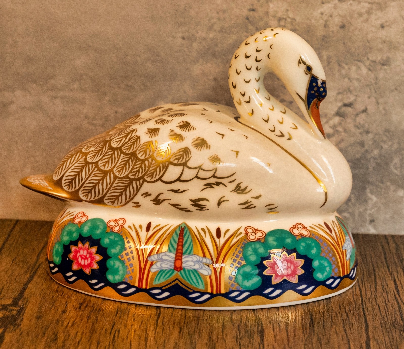 Vintage ROYAL CROWN DERBY Swan Paperweight 22K Gold Gild Lotus Flowers Dragonfly