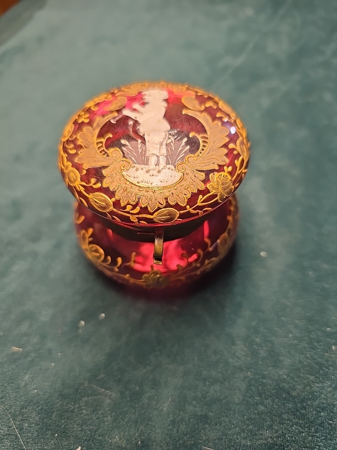 ANTIQUE CRANBERRY GLASS PUFF BOX JEWELRY BOX VERY BEAUTIFUL