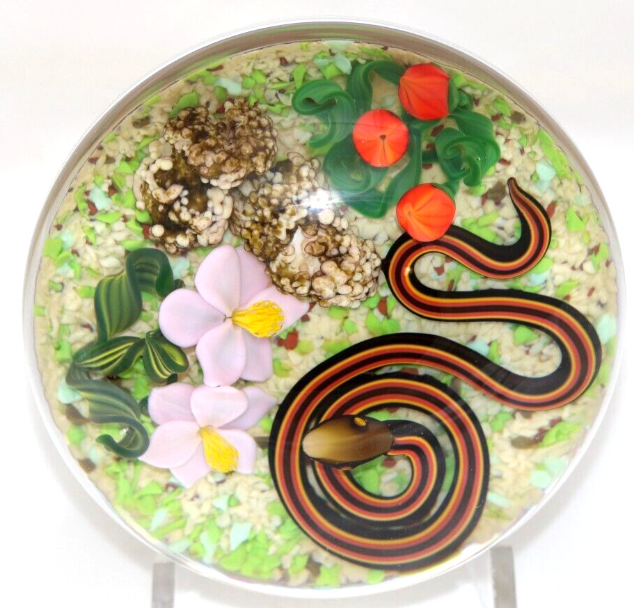 LARGE Beautiful GORDON SMITH Ribbon SNAKE Flowers Berries Art Glass PAPERWEIGHT