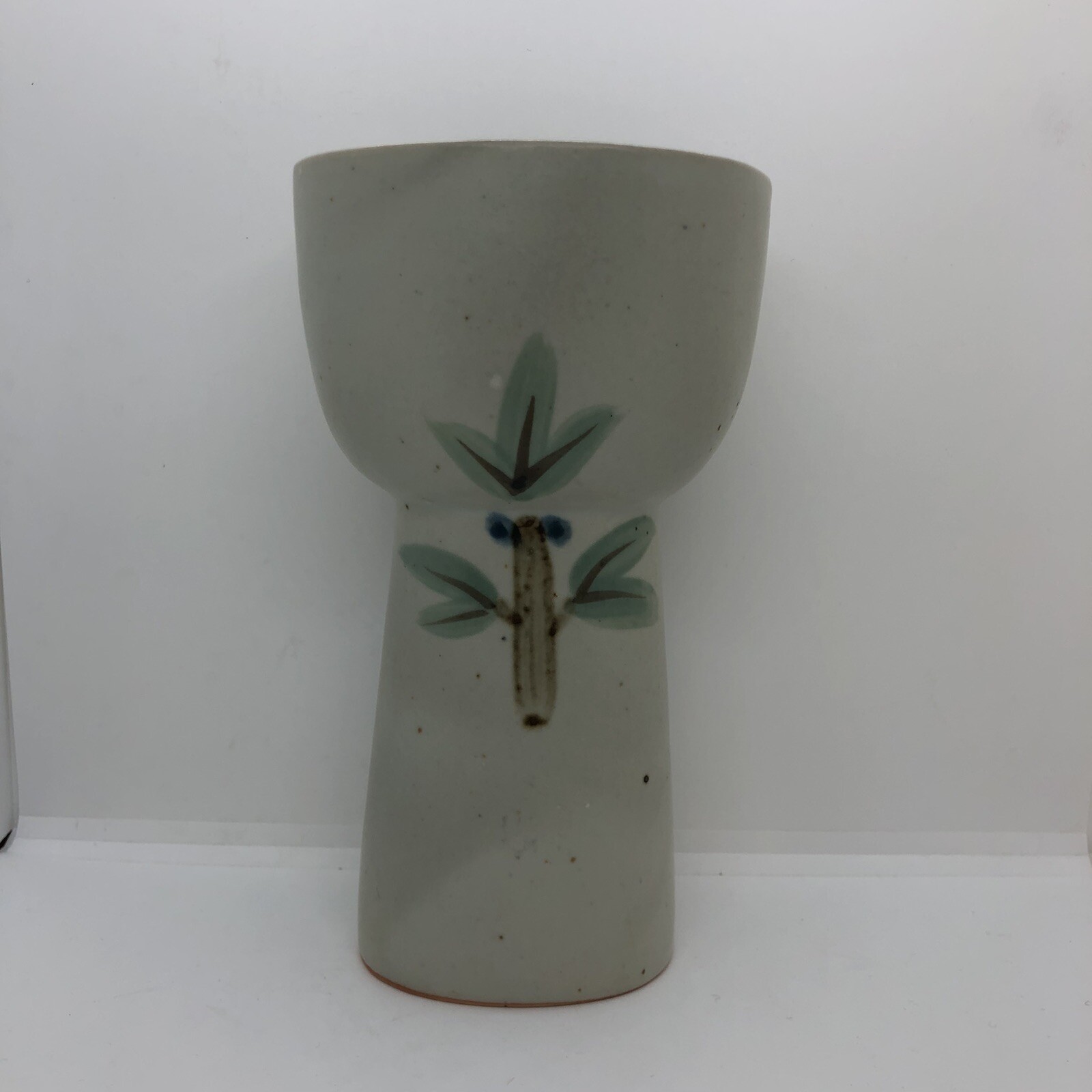 UCTCI (1) 7″ VASE PALM & PEACOCK TAN With SPECKLES HAND PAINTED Japan •PRISTINE•