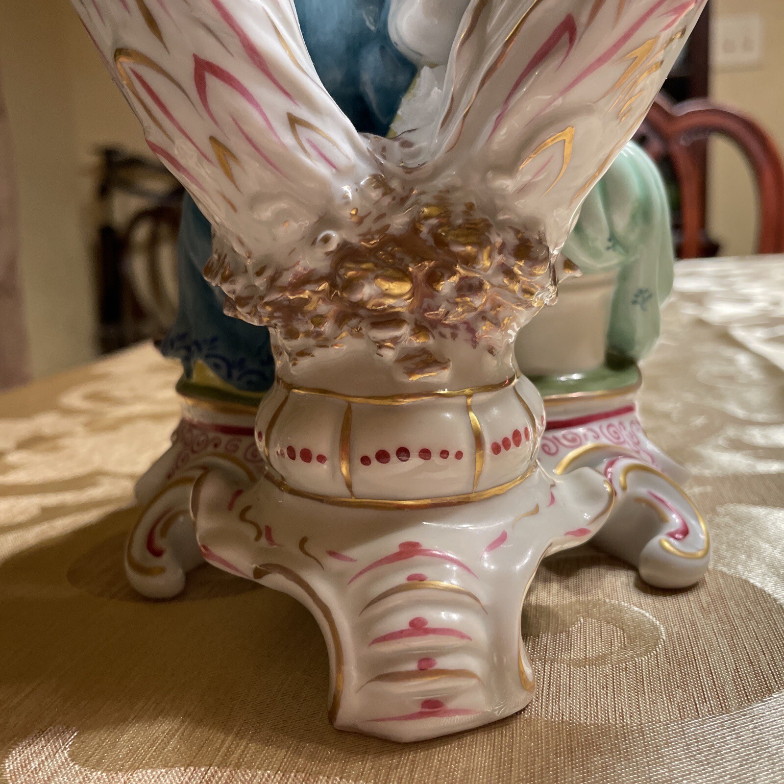 Herend Rococo Style Lovers Holding A Bird front Of A two armed Vase-MINT cond.