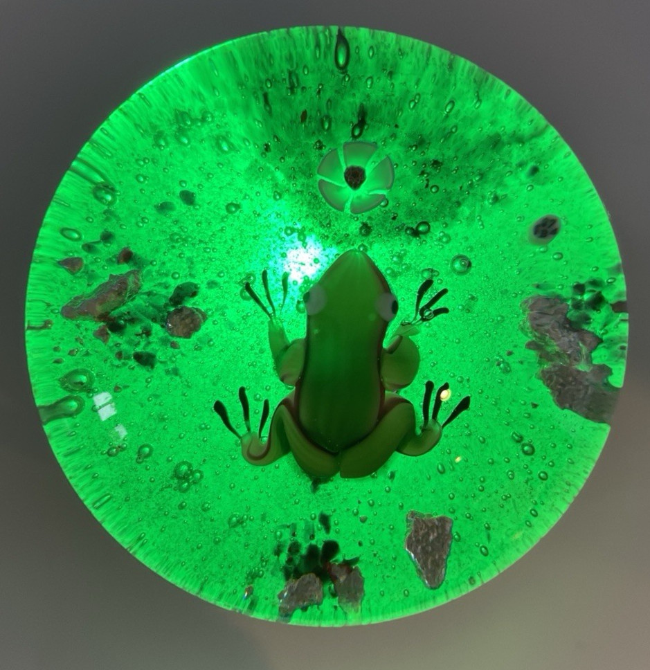 Baccarat LE 1974 Frog On Sparkly Green Ground W/Silvery Pebbles Paperweight