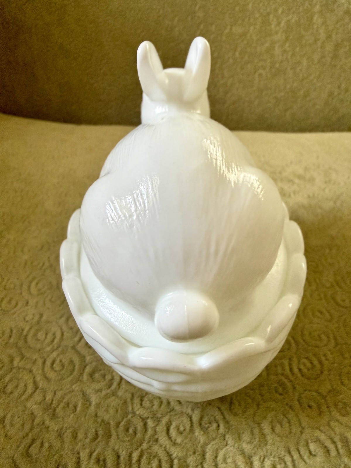 Collectible Mosser 4″ White Milk Glass Rabbit on a Nest Basket Figurine