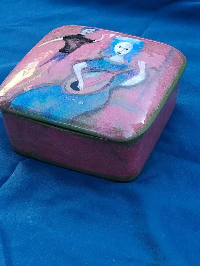 POLIA PILLIN TRINKET BOX WITH LID, SIGNED. LADY PLAYING LUTE WITH DANCER