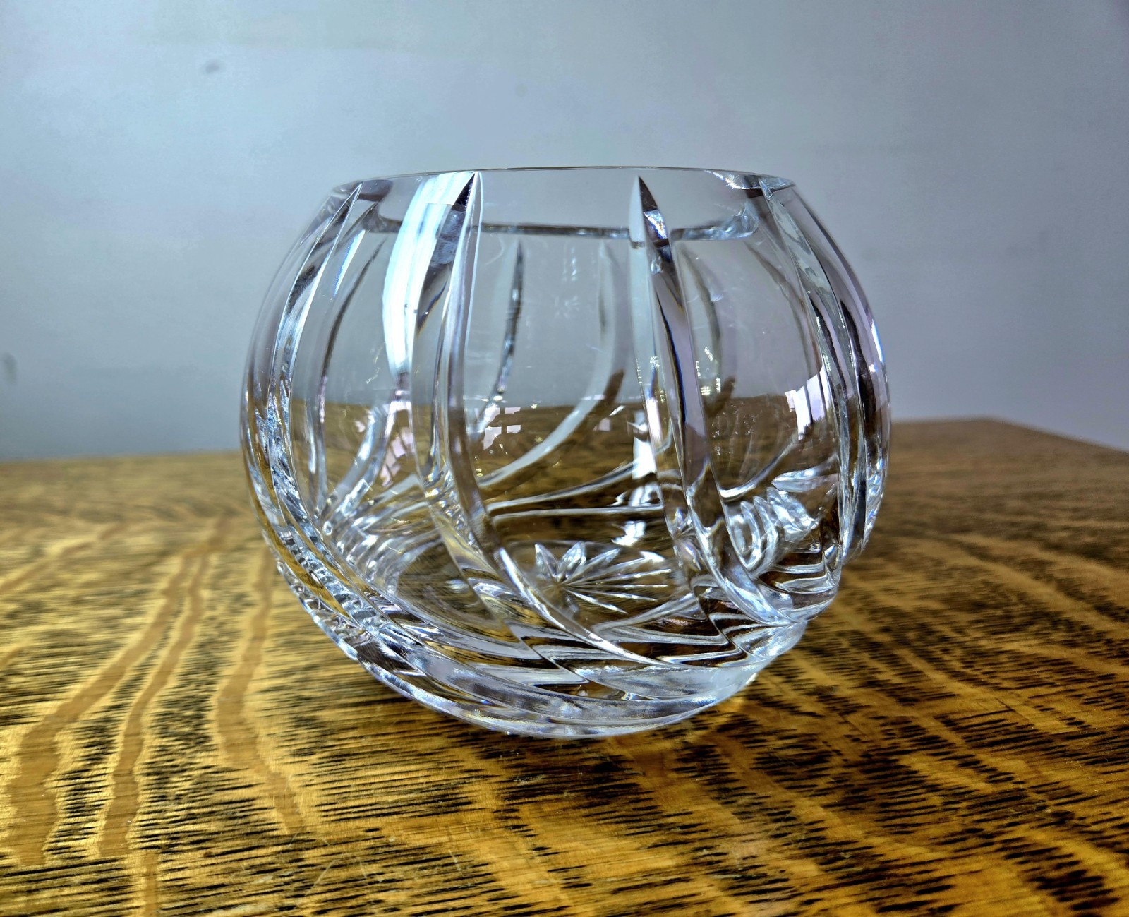 Crystal Clear Industries Radiance Diagonal Swirl 4″ Rose Bowl/Vase