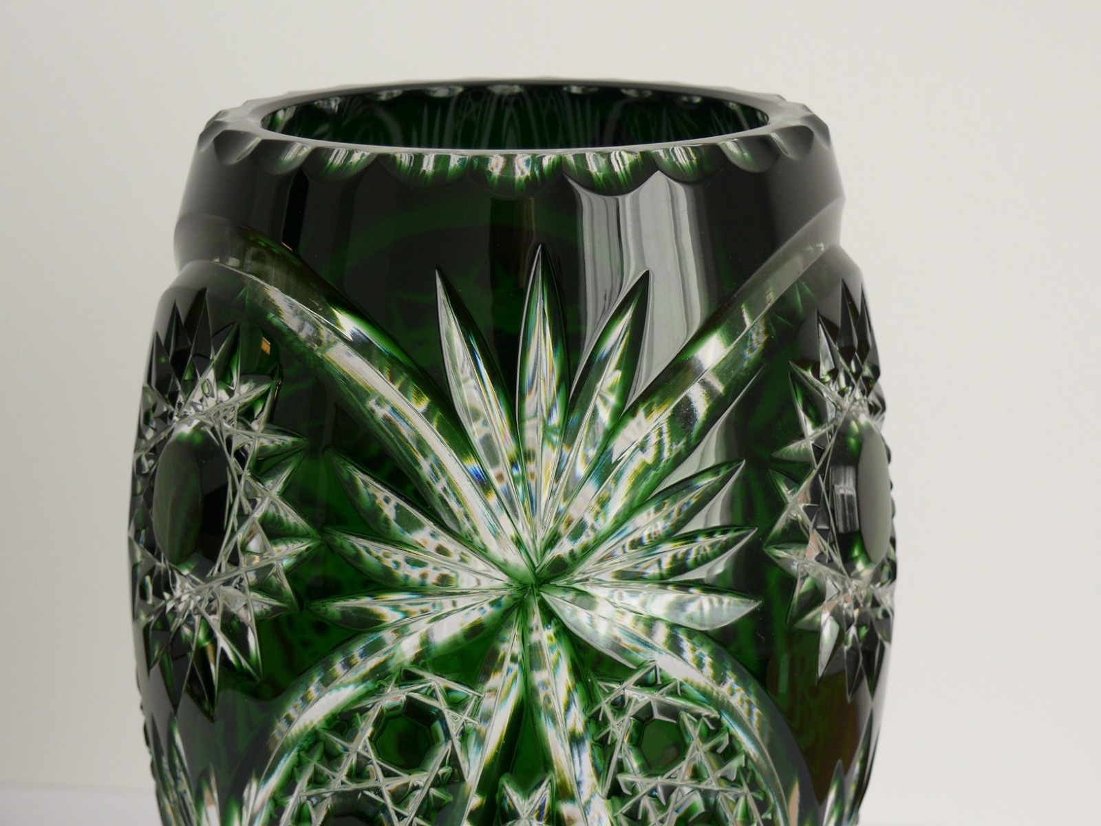 CRYSTAL flower VASE H25 cm, GREEN Cut to clear Overlay / Cased Crystal