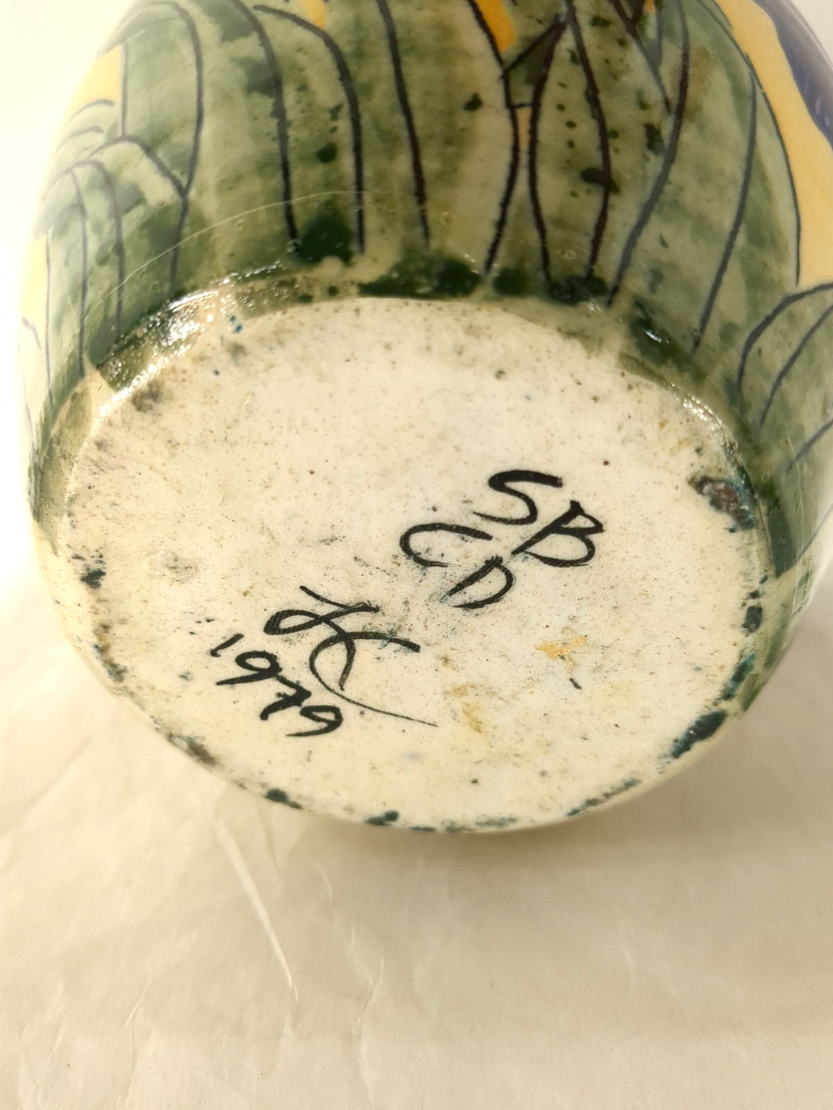 Santa Barbara Ceramic Design 1979 Iris Vase Art Pottery Hand Painted 6.75″ Vtg