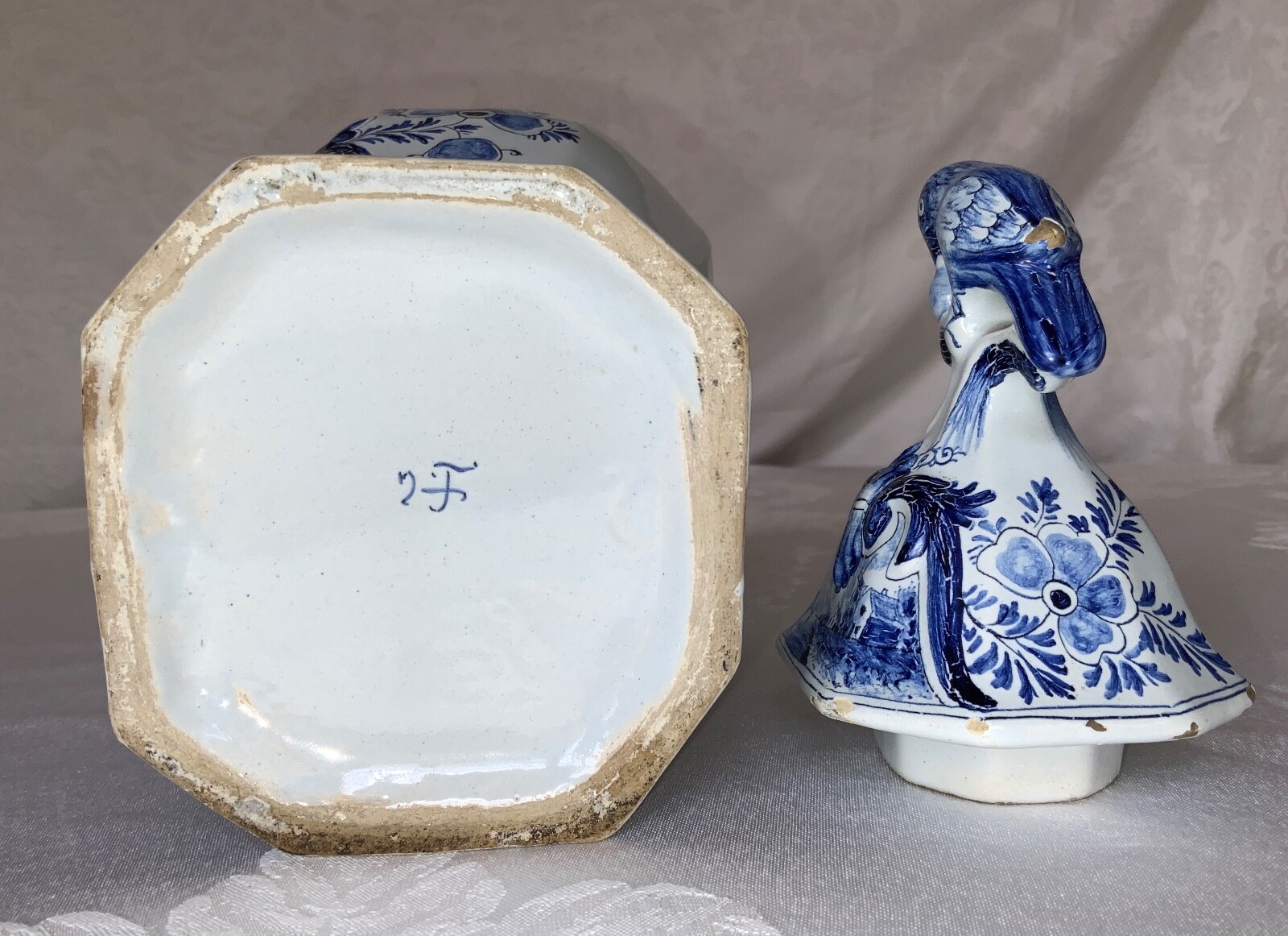 ANTIQUE TICHELAAR MAKKUM DUTCH DELFT BLUE LIDDED URN C. 1880-1895 WINDMILL HEART