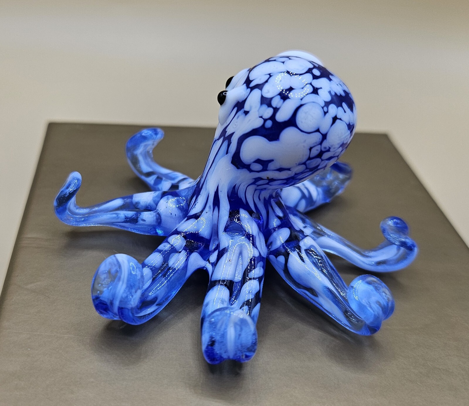 Ocho the Octopus, in original box, with Santa Hat – Art Glass, Christmas