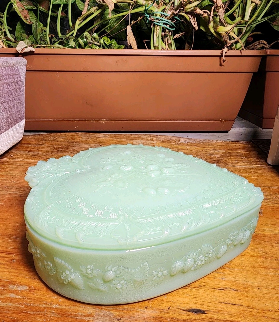 Jadeite Green Mosser Strawberry Heart Shaped Jewelry Trinket Candy Box New