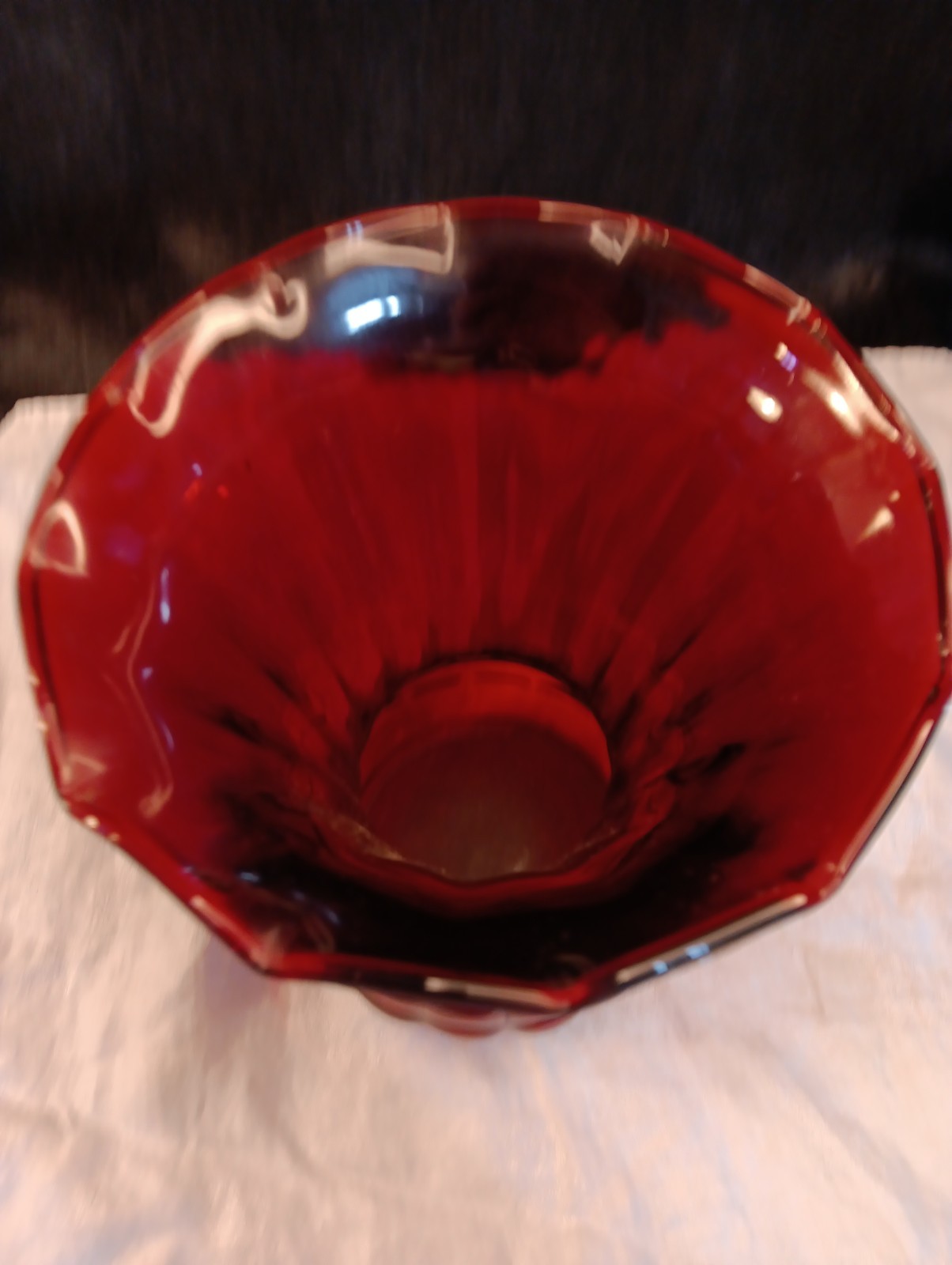 Vtg-9″ Anchor Hocking Royal Ruby Red Glass Vase-Pineapple Base-Scalloped Flared