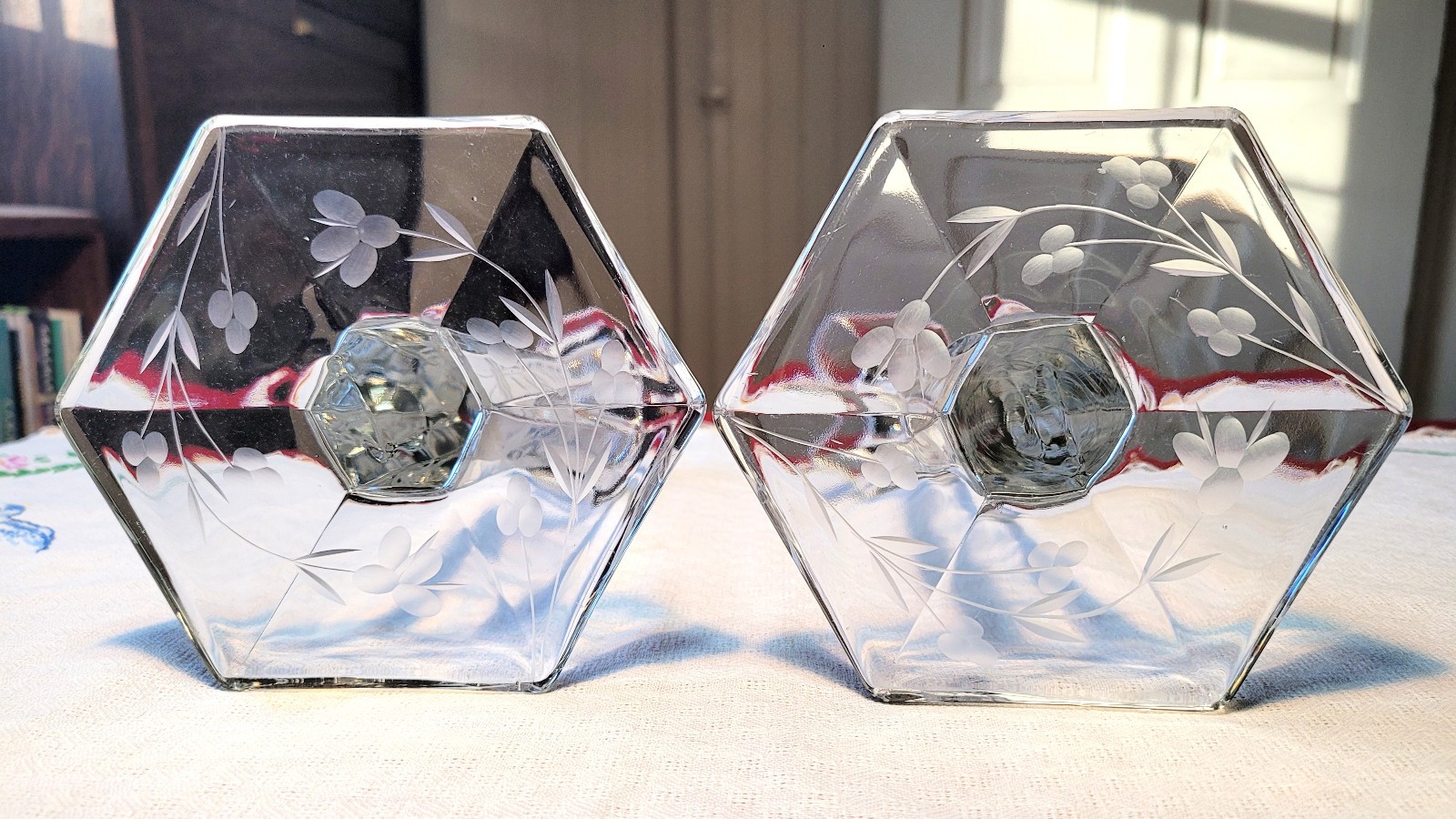 PAIR 9″ CRYSTAL Jefferson Glass T355 CHIPPENDALE Wheel-Cut CANDLESTICKS 1910-18