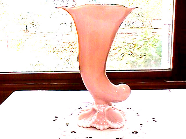 Cambridge Crown Tuscan Cornucopia 9 1/2″ Vase, Vintage Art Deco Elegance