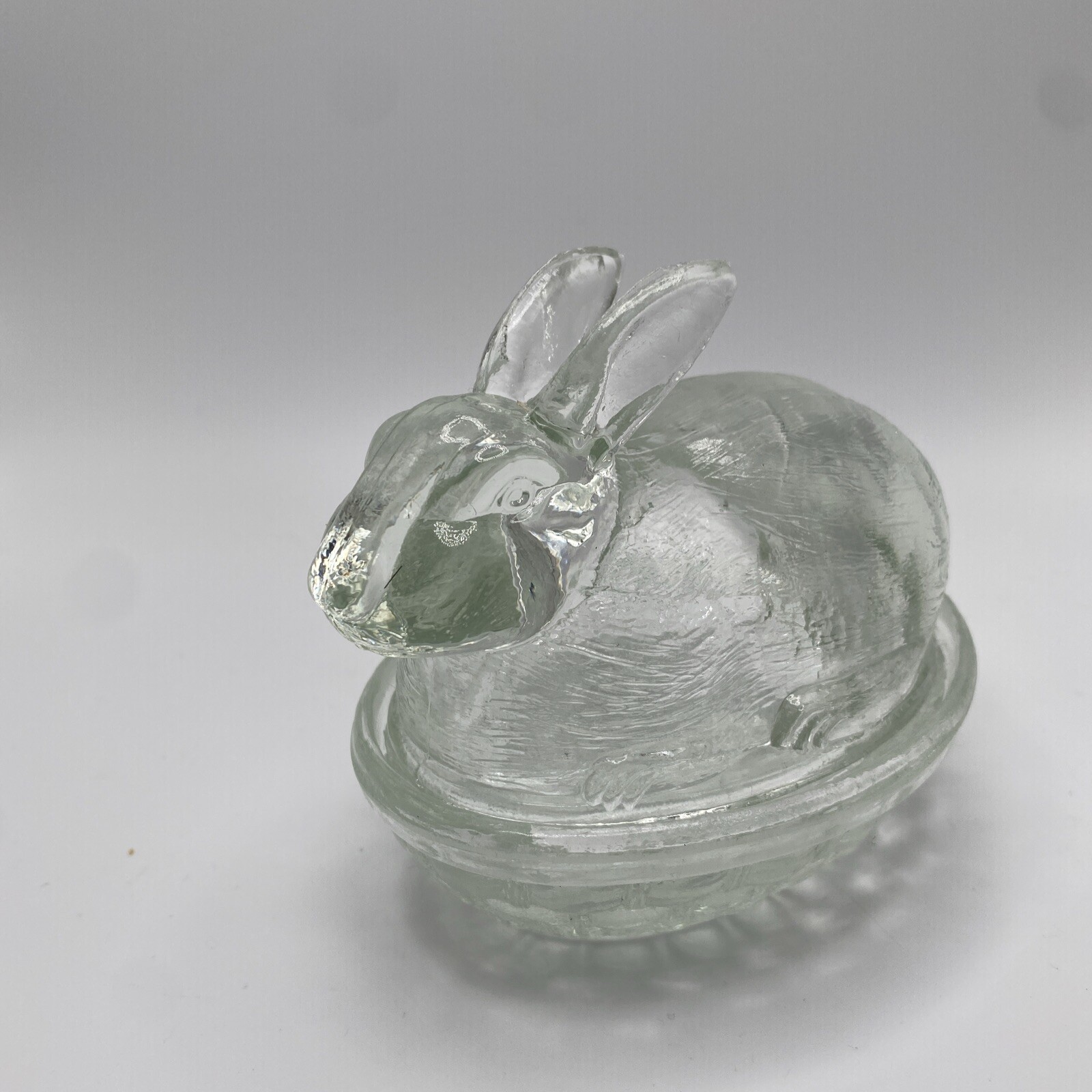Vintage LE Smith Clear Glass Bunny Rabbit On A Nest Covered Candy Dish 4.75″ L