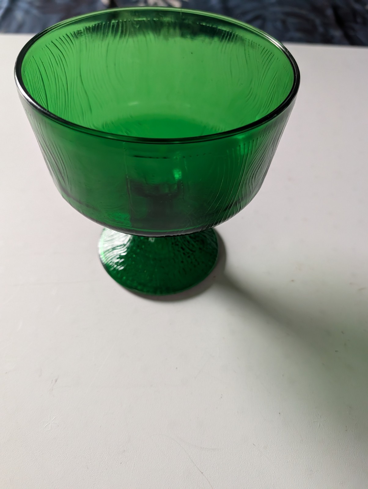 VINTAGE HOOSIER GLASS EMERALD GREEN PEDESTAL COMPOTE SWIRL RIBBED CANDY DISH