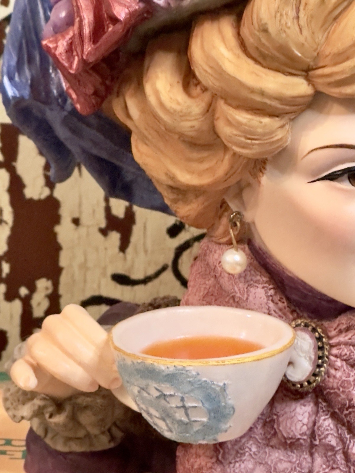 2003 Cameo Girls Sasha 1898 “Victorian Tea Party” Lady Vase Edition #900/1500