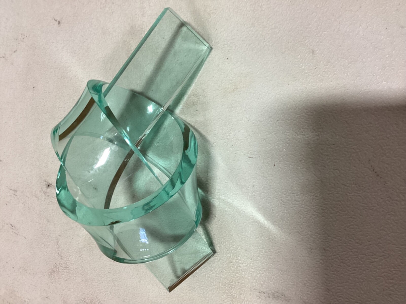 Decorative Acrylic Love Knot: Large Green 3,25”x 6.25” in Excellent Condition